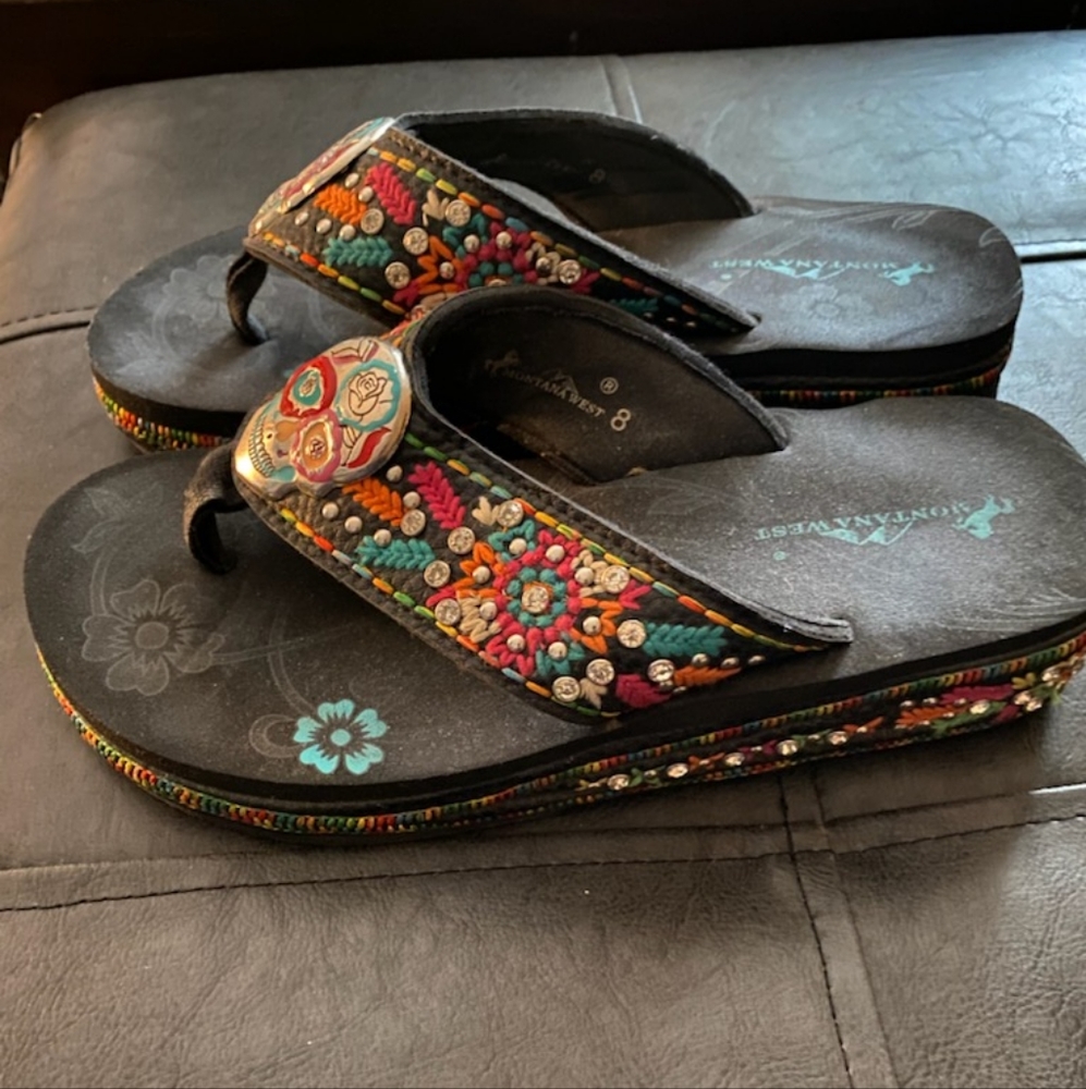 SANDALS open toed Montana West